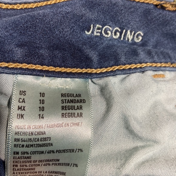 American Eagle Jegging. Super Super Stretch. Size 10. Medium Wash. Black Label. - Picture 7 of 9